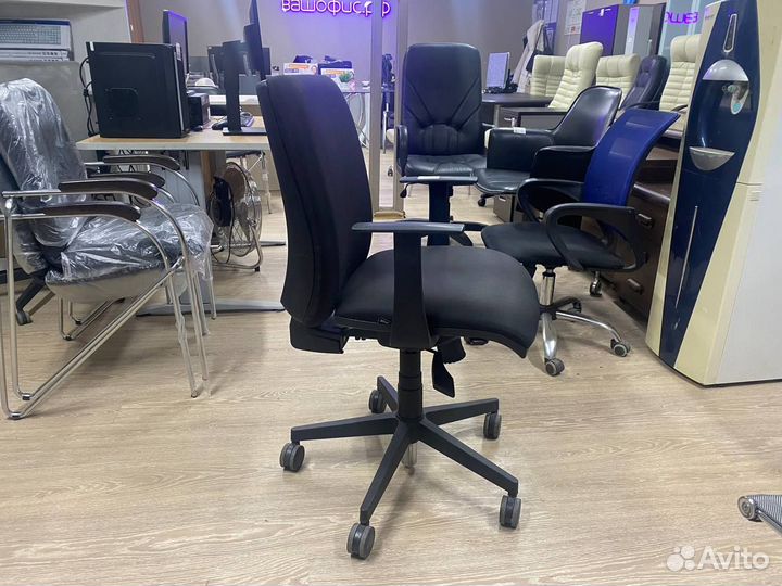 Кресло компьютерное в офис