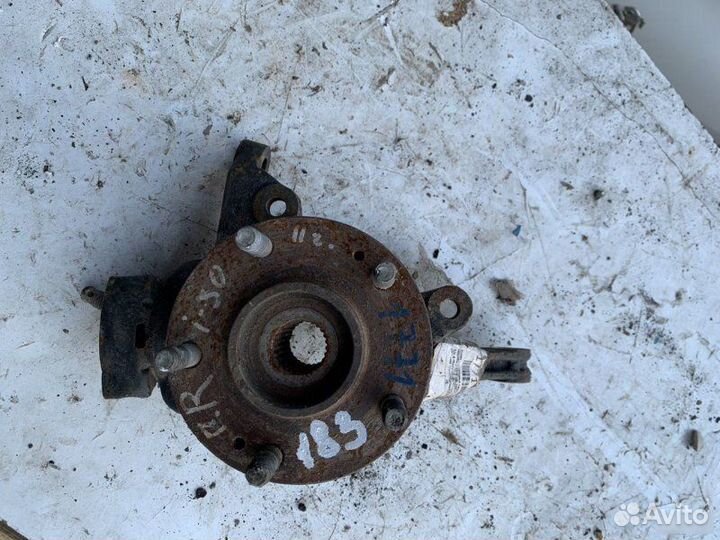 Кулак передний правый Hyundai I30 2007-2011