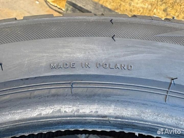 Bridgestone Blizzak LM-001 235/45 R20