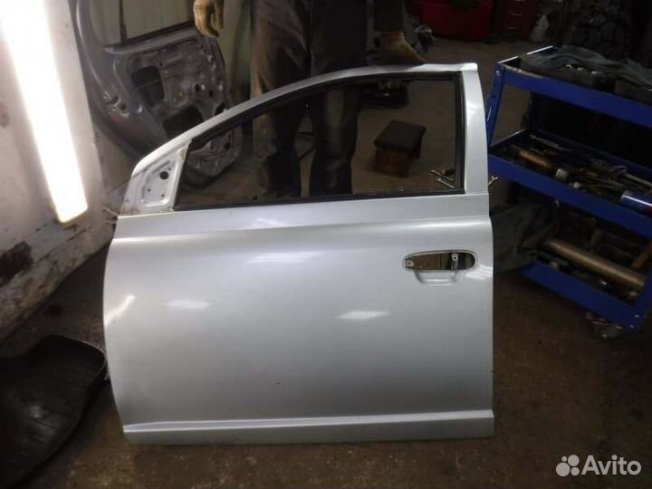 Дверь передняя левая Toyota Vitz 1szfe 1999