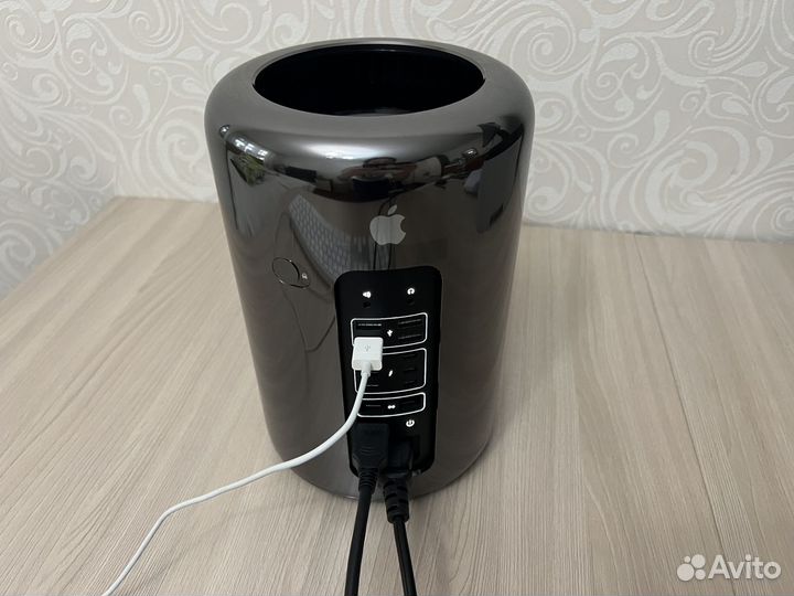 Mac Pro 6.1 2014 D300/Озу 32Gb/SSD 256Gb