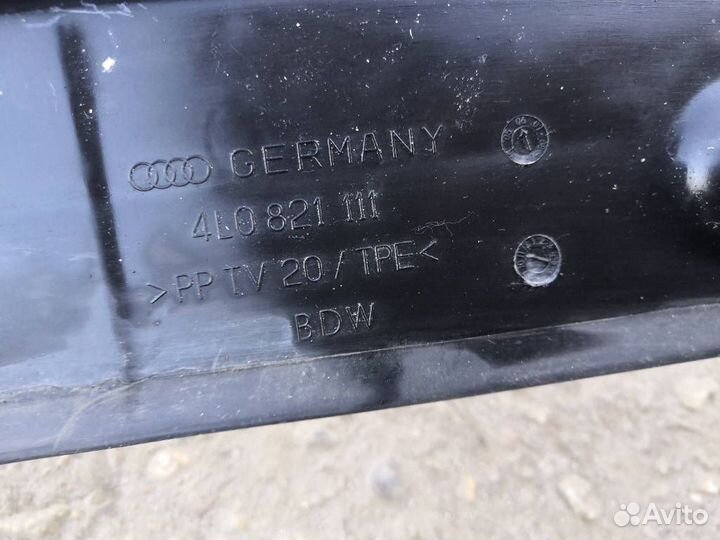 Пыльник крыла передний левый Audi Q7 4L