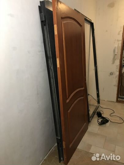 Дверь входная деревянная бу