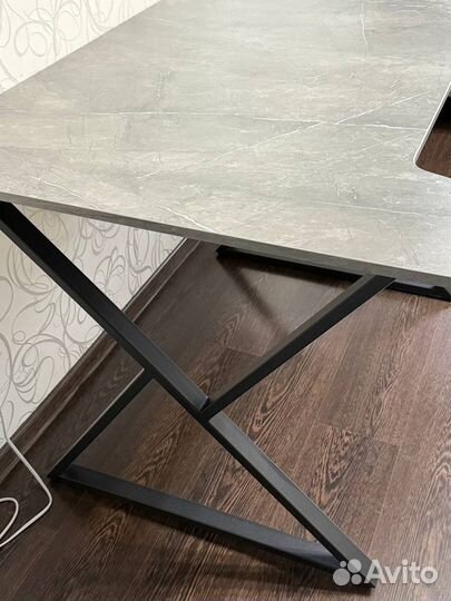 Компьютерный стол лофт с вырезом