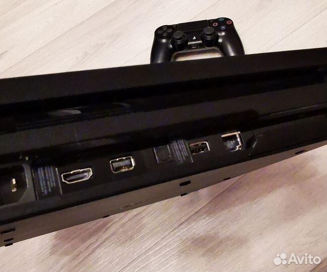 Sony PS4 Pro 1tb / 2 геймпада / много игр / HEN9.0