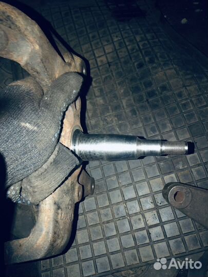 Кулак поворотный Ниссан Кабстар