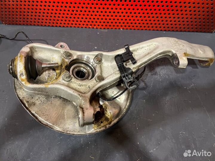 Кулак поворотный левый Mercedes-Benz Gle W166 2018