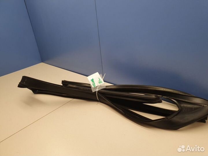 Уплотнитель двери передней левой Land Rover Range