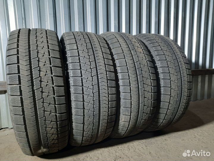 Bridgestone Blizzak VRX 225/50 R17