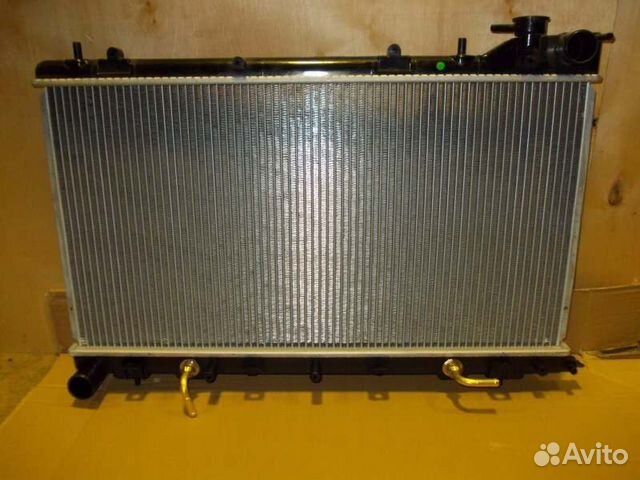 Радиатор охлаждения двигателя передний Subaru