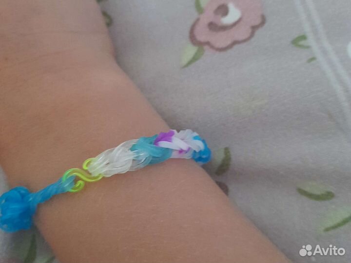 Браслет из резинок