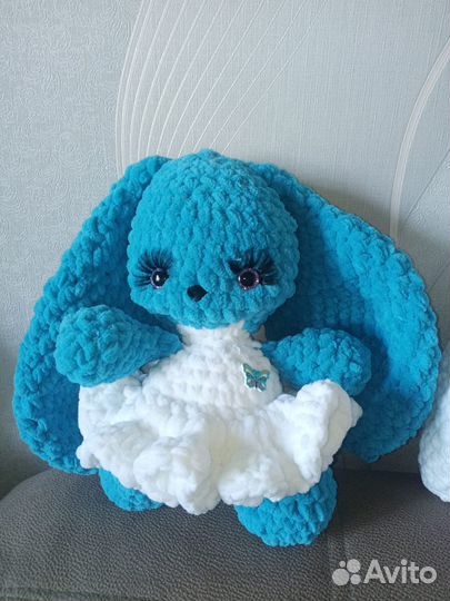 Заяц плюшевый с длинными ушами