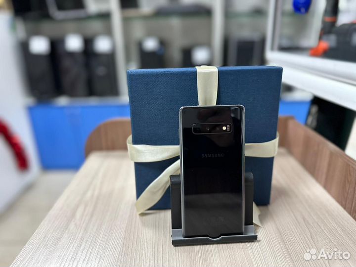 Смартфон Samsung Galaxy S10+ art124521