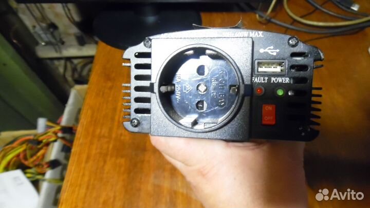 Инвертор автомобильный Союз 600Вт на 12В