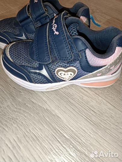 Кроссовки для девочки