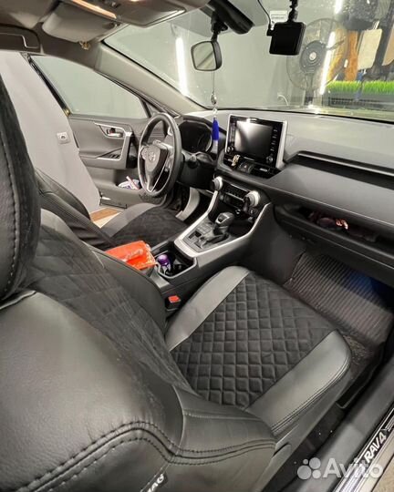 Чехлы Автопилот Rav4 2020 Черные с Алькантарой Ром