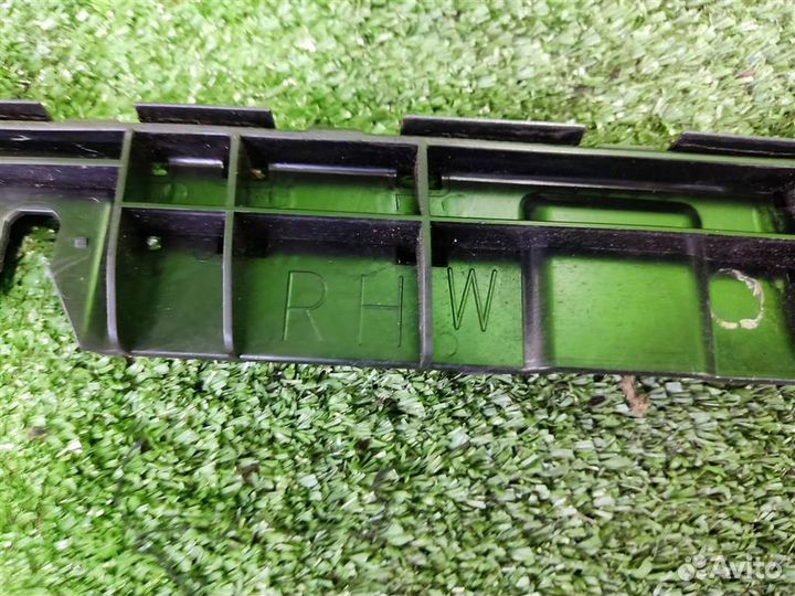 Кронштейн бампера заднего правый Subaru Tribeca W