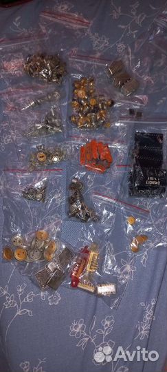 Целая сумка радио деталей