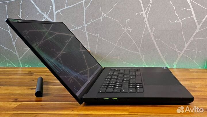 Razer Blade 16 i9 13950HX / RTX 4080 / 32GB / 2.5K