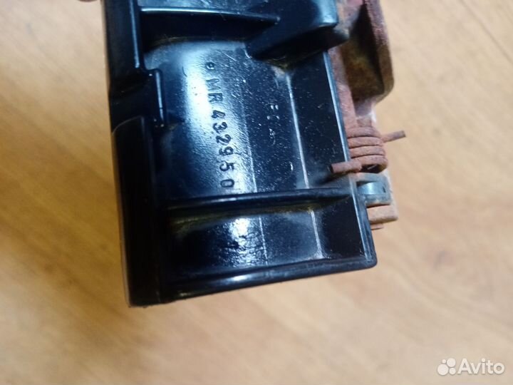 Ручка крышки багажника Мицубиси Аутлендер 1