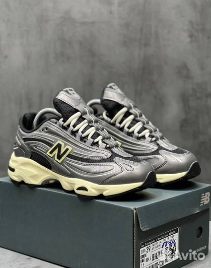 Кроссовки женские New Balance 1000