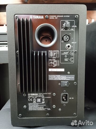 Студийный монитор Yamaha HS7 новый