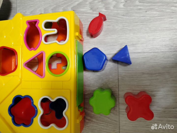 Детская развивающая игрушка Домик