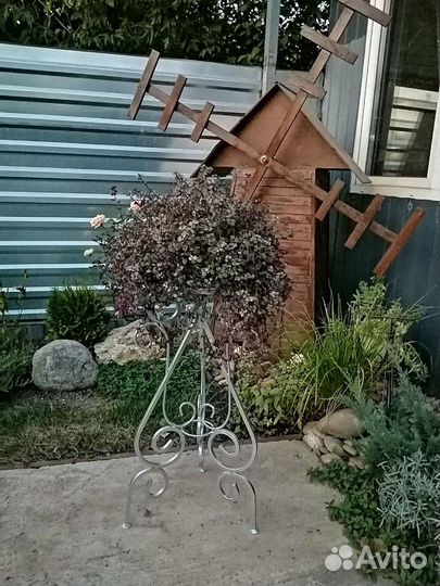 Подставка для цветов напольная