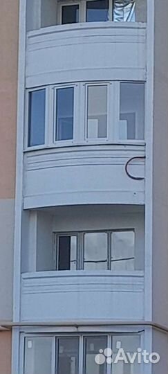 Пластиковые окна с цветными подоконниками