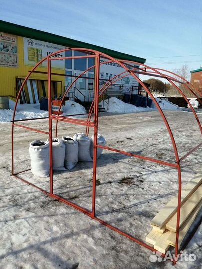 Теплица арочная Лобаново