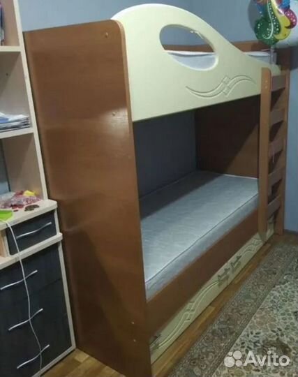 Двухяърусная кровать