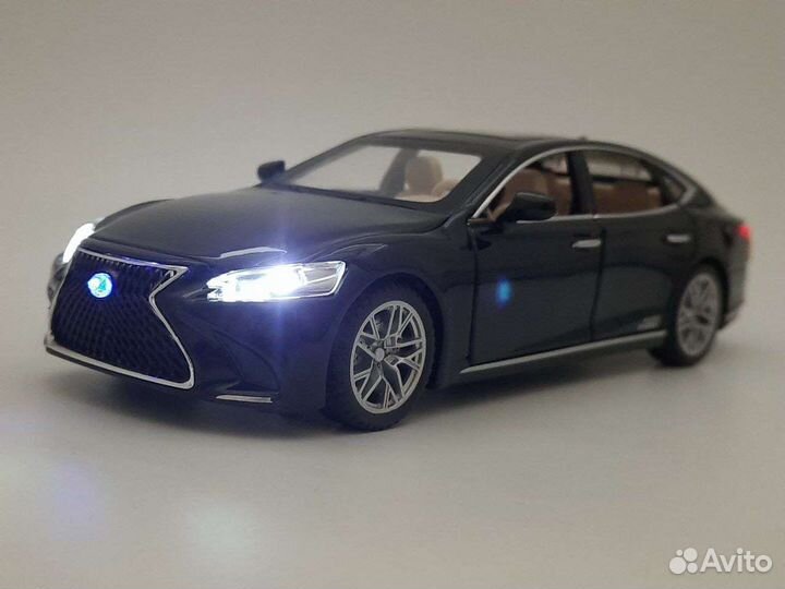 Коллекционные модели, металл машинка Lexus LS500 H
