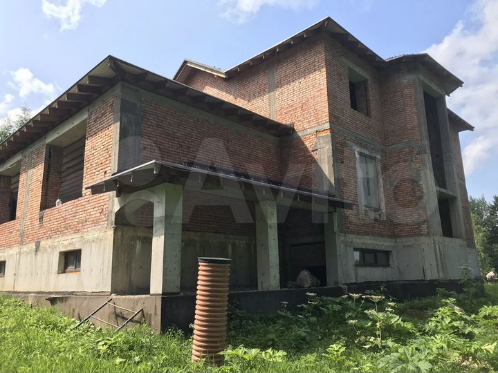 Дом 600 м² на участке 74 сот.