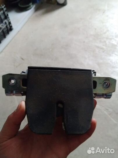 Замок багажника опель астра H