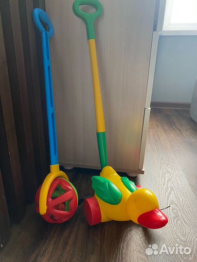 Игрушка каталка с ручкой