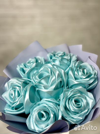 Розы из атласных лент