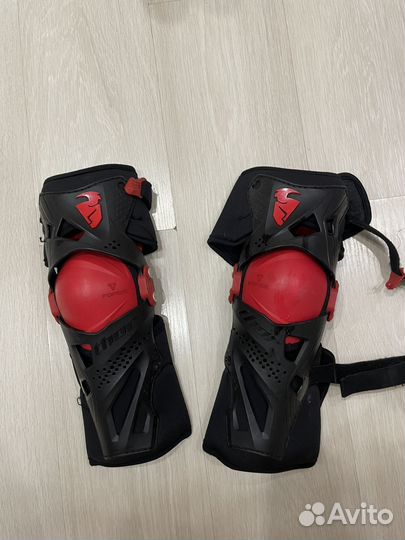 Наколенники