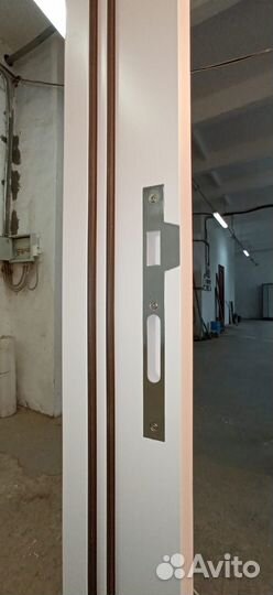 Входная дверь из массива дерева с коробом. С-М1