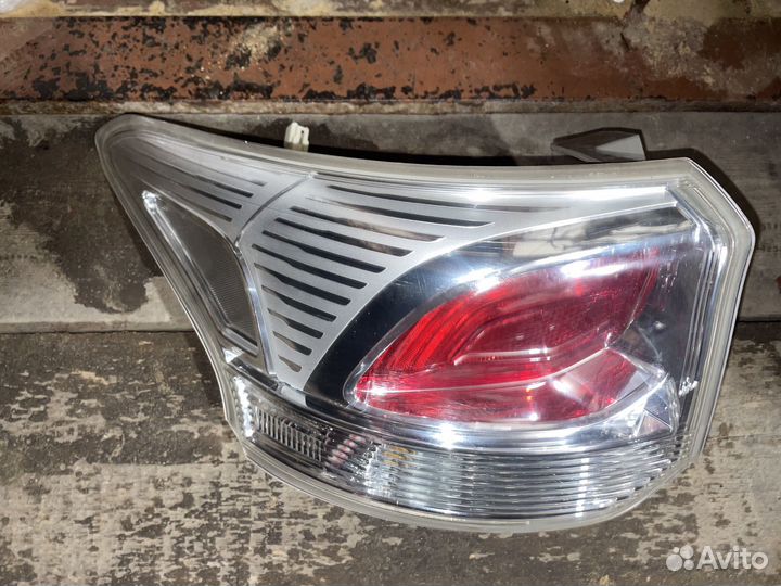 Задний левый фонарь outlender 3