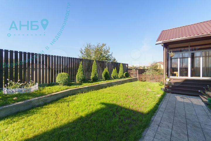 Коттедж 208 м² на участке 10 сот.