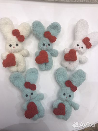 Вязанные игрушки «зайка и мишка с сердечком»
