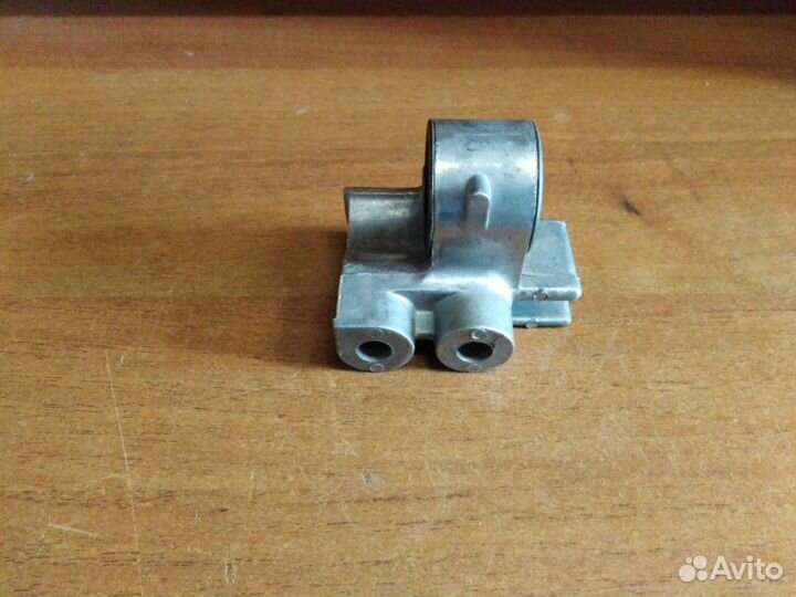 Сайлентблок балки задний левый Volvo V70 1997