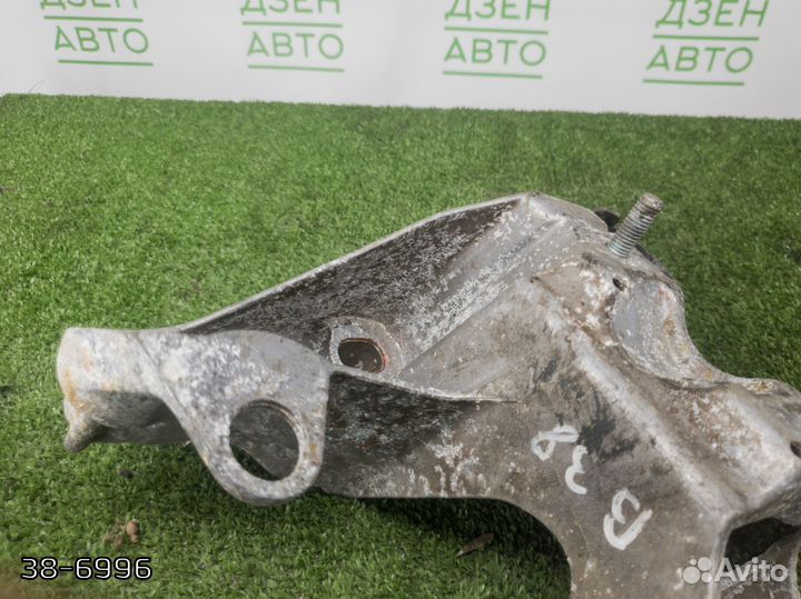 Кронштейн двигателя правый Audi Allroad