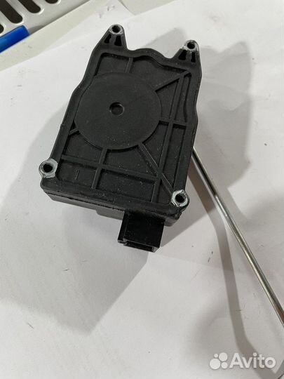 Привод замка крышки багажника на Лачети