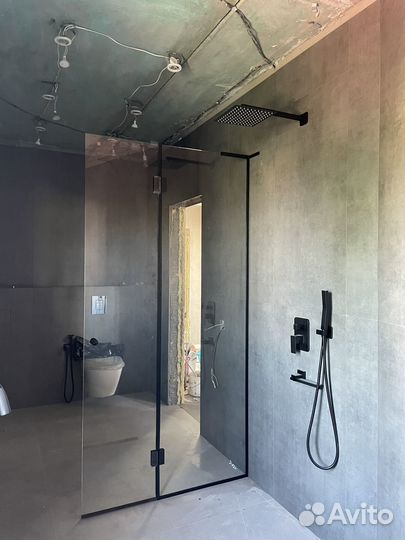 Монтаж и производство стеклянных перегородок