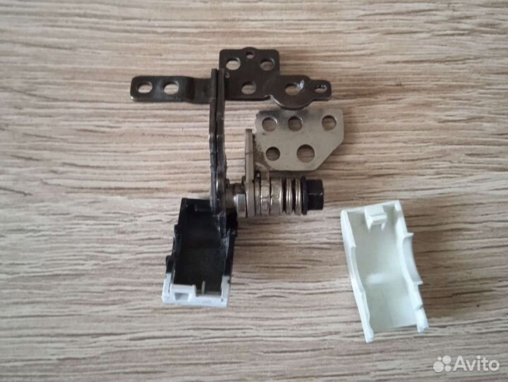 Левая петля Sony SVF1521B1RW