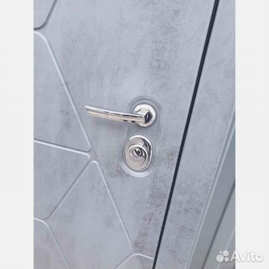 Дверь входная не б/у