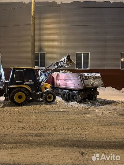 Уборка снега трактором