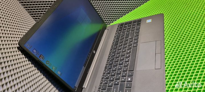 HP intel Gold 6405/4/SSD/UHD 605