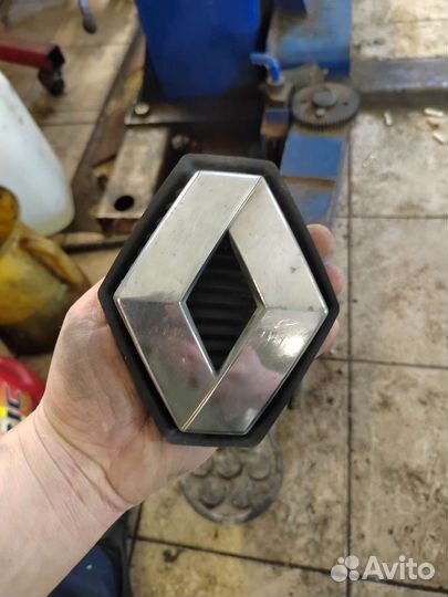 Эмблема передняя Renault Scenic 2 2003-2008